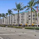Golden Paradise On South Beach